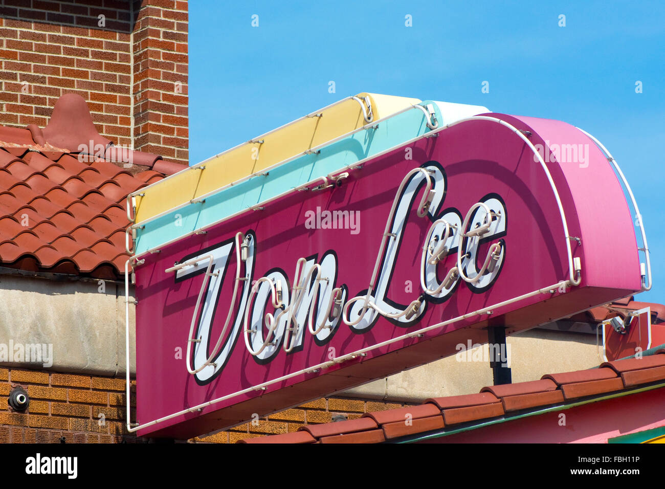 Le monument Von Lee theatre sign in Bloomington, Indiana, USA Banque D'Images