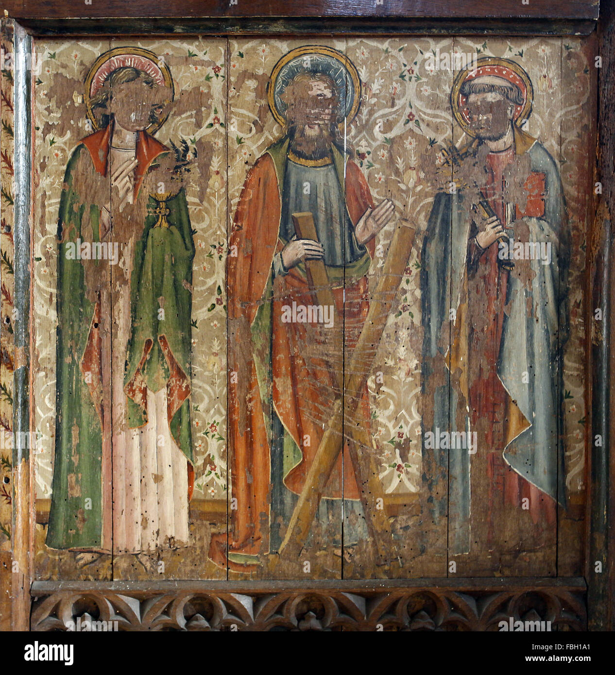 Saints peints sur l'écran de la Rood, Saints John l'évangéliste, Andrew, Peter, très déconfrontés par les iconoclastes; Église Saint-Michel, Irstead Norfolk Banque D'Images