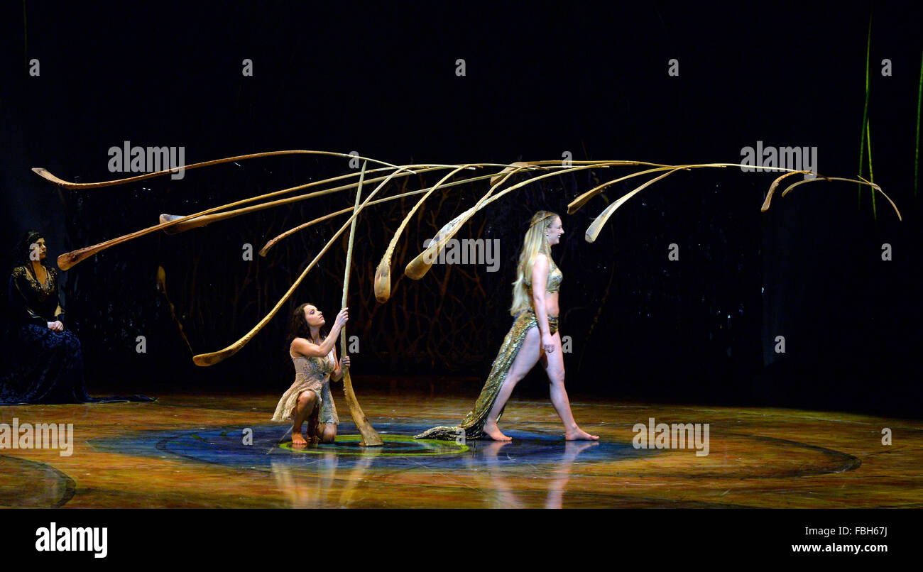Cirque Du Soleil Amaluna Banque D Image Et Photos Alamy alamy