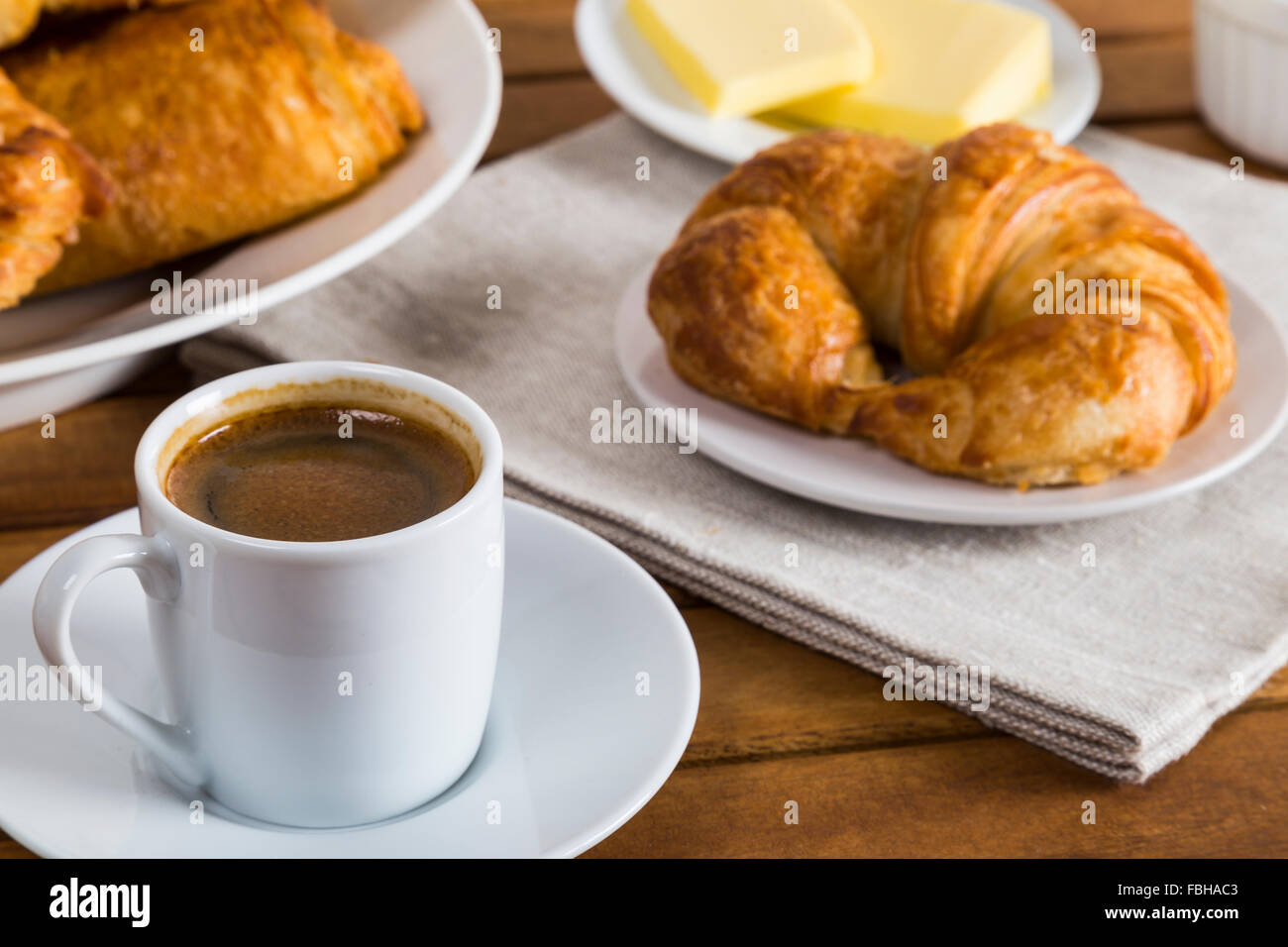 Petit-déjeuner Café et croissants Banque D'Images