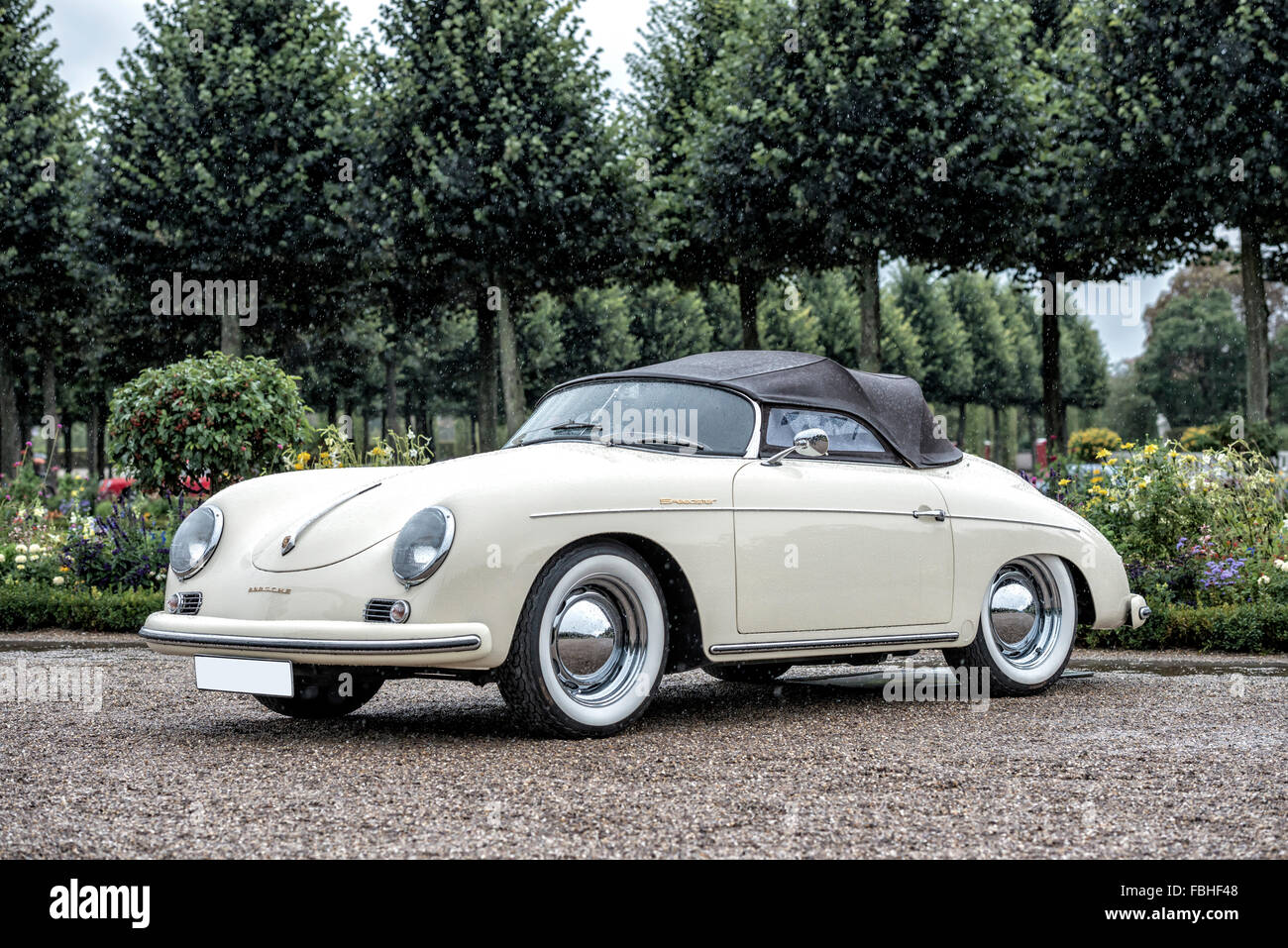 Heidelberg, Bade-Wurtemberg, Allemagne, Porsche 356 Speedster, année de fabrication 1955, à la Classique gala, Concours d'Elégance dans le parc du château baroque Banque D'Images