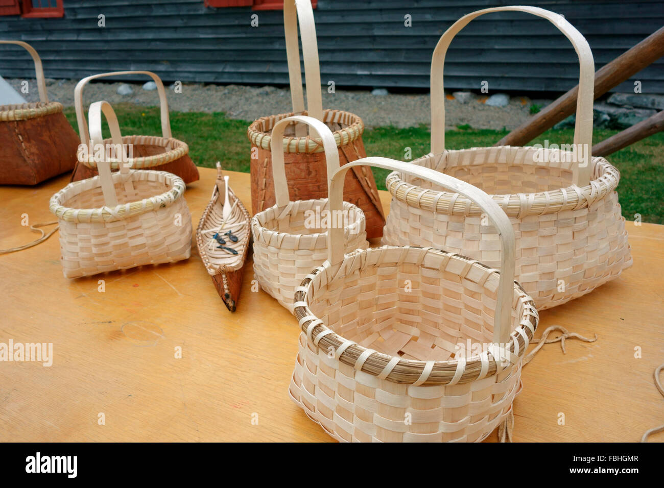 Paniers fabriqués par les Premières Nations au Canada Banque D'Images