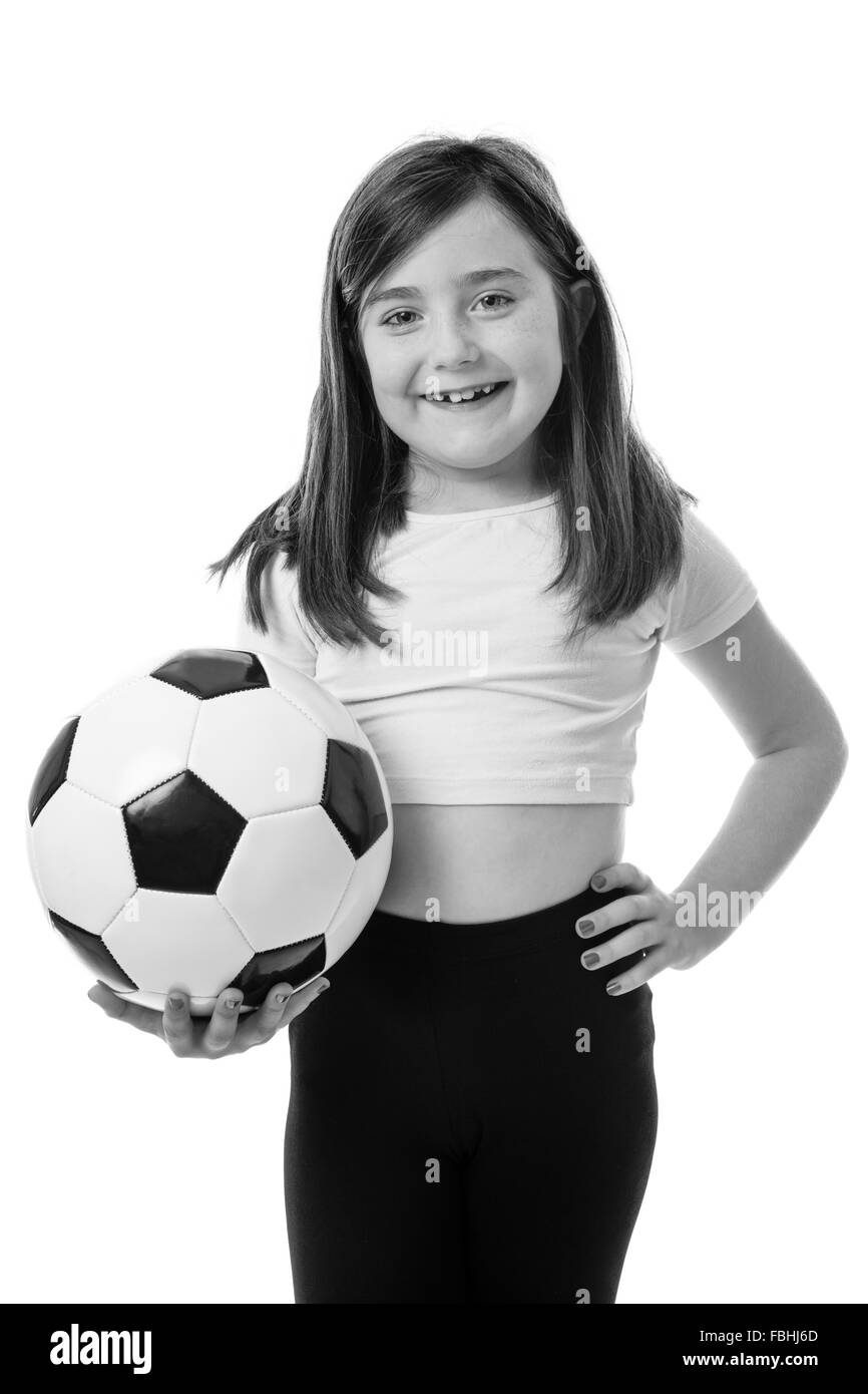 Pretty young girl posing with a football dans sa main droite Banque D'Images