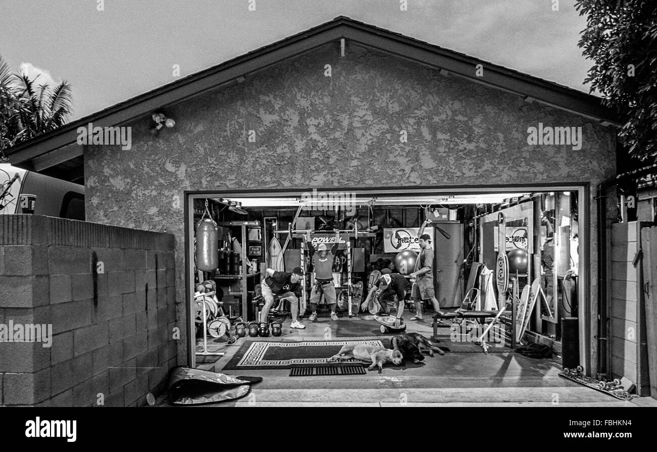 LOS ANGELES, CA - le 24 mai : John Davies de Renegade Formation à son garage à Los Angeles, Californie le 24 mai 2003. Banque D'Images