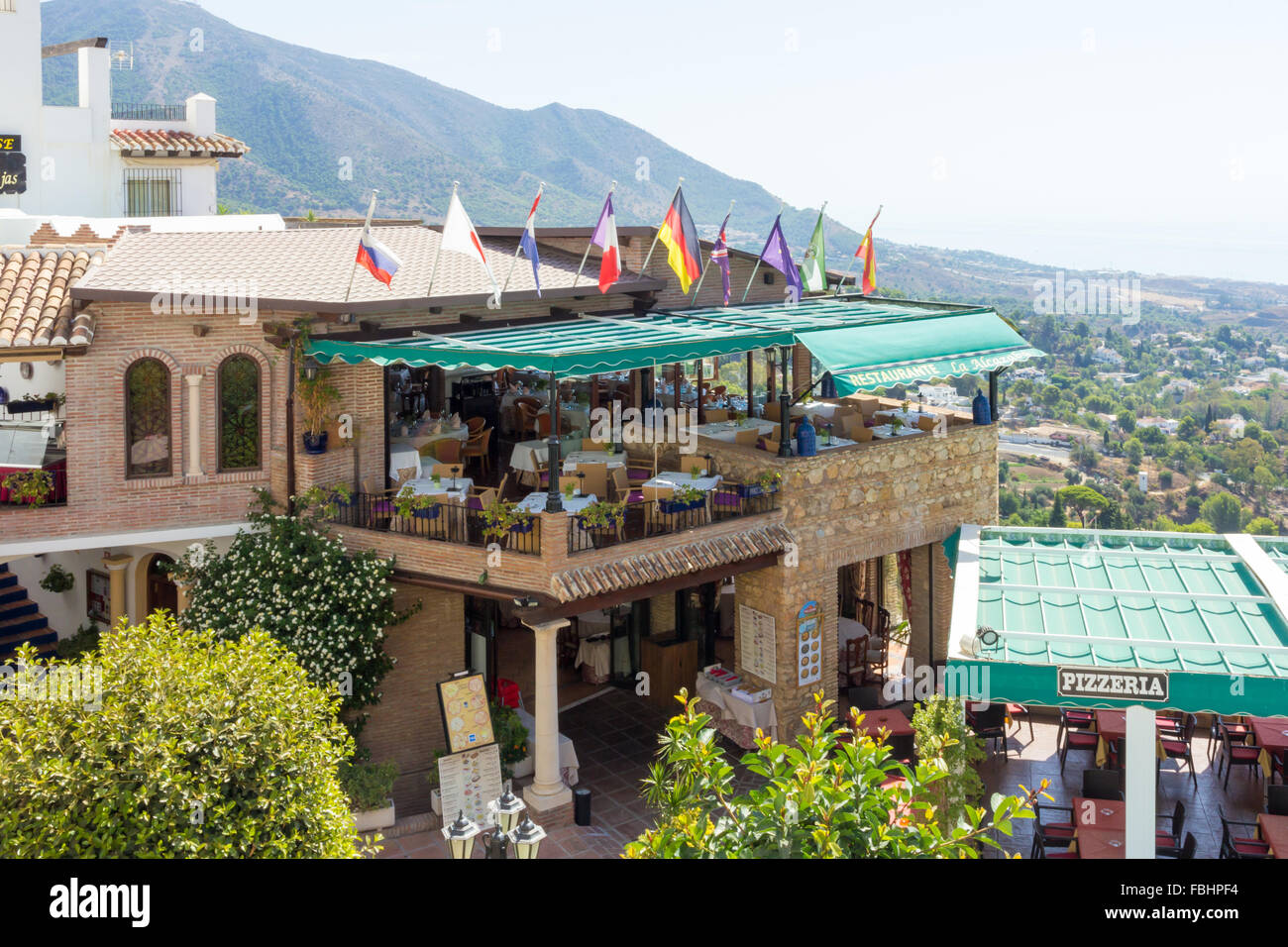 Restaurant avec vue panoramique sur la falaise, Marbella, Andalousie, Espagne Banque D'Images