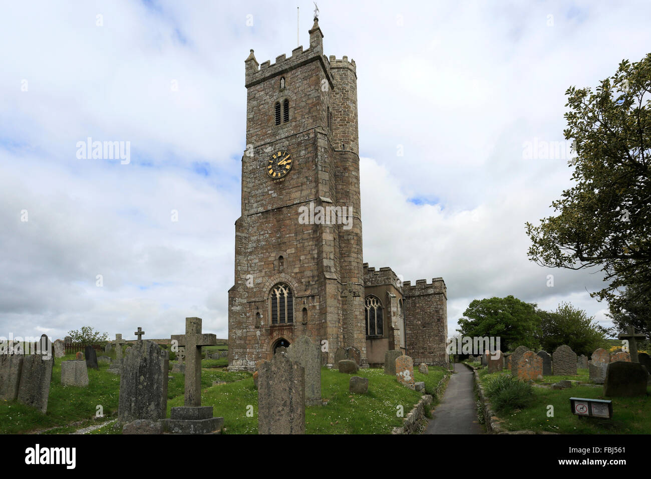 L'église paroissiale de St Andrews, Clapham, église paroissiale du village du comté de Devon, England, UK Banque D'Images