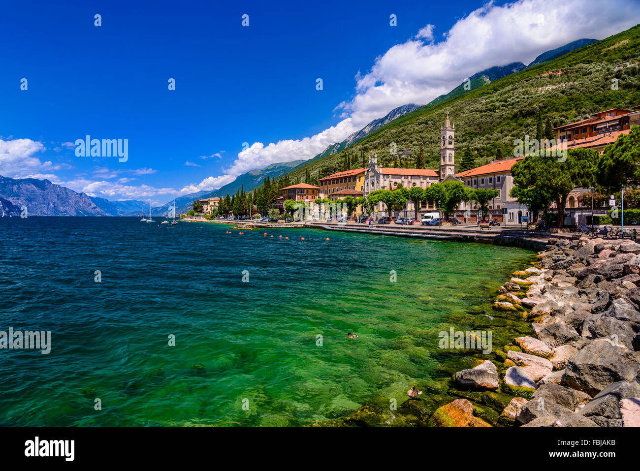 Italie, Vénétie, le lac de Garde, Castelletto di Brenzone, paysage urbain Banque D'Images