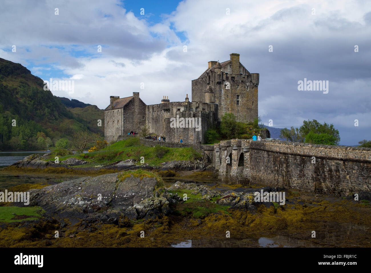 Une vue pittoresque sur le château d'Eilean Donan près de l'île de Skye en Ecosse. Banque D'Images