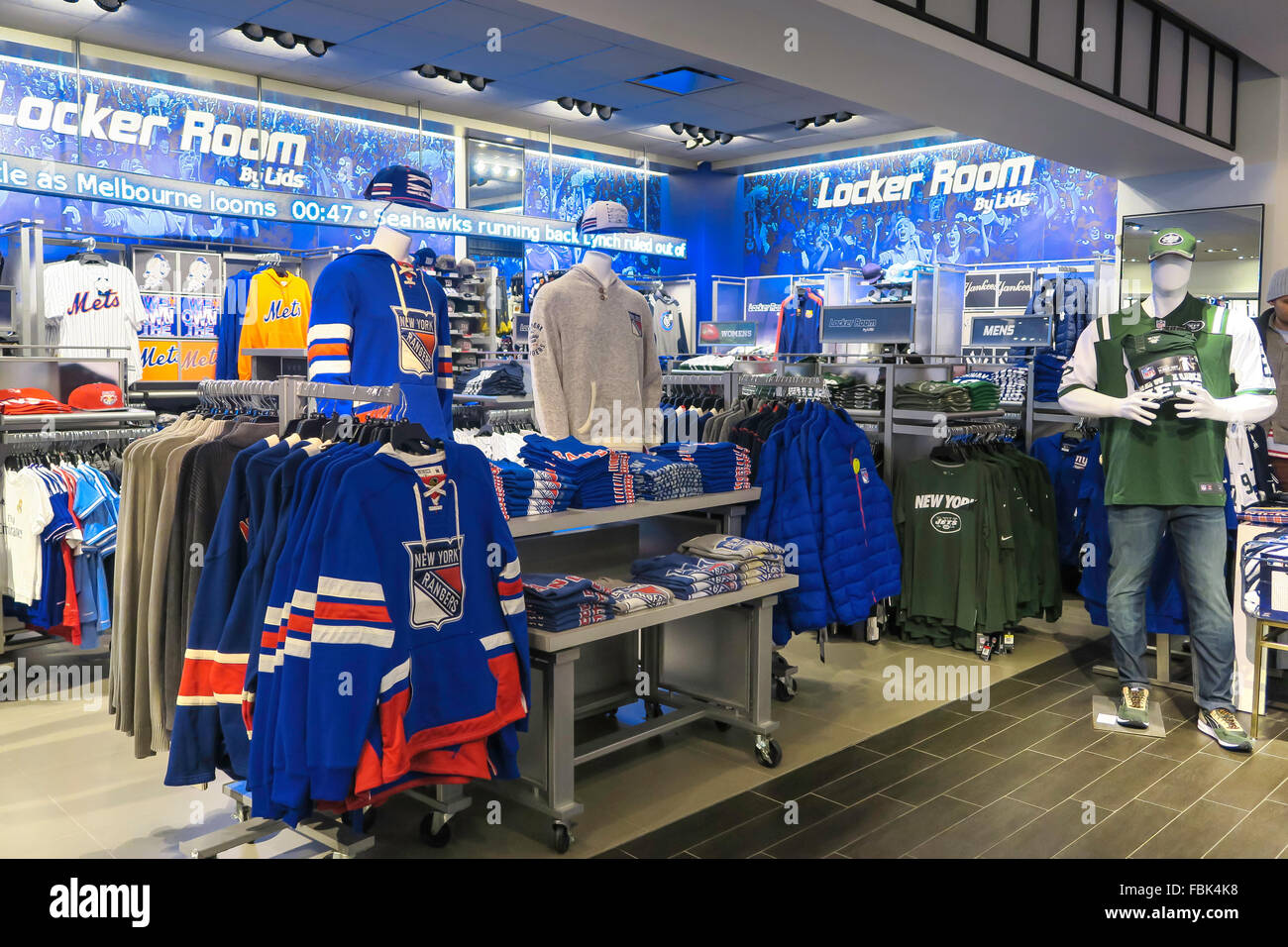 Vêtements de sport, d'affichage du grand magasin Macy's Herald Square, New York, Banque D'Images