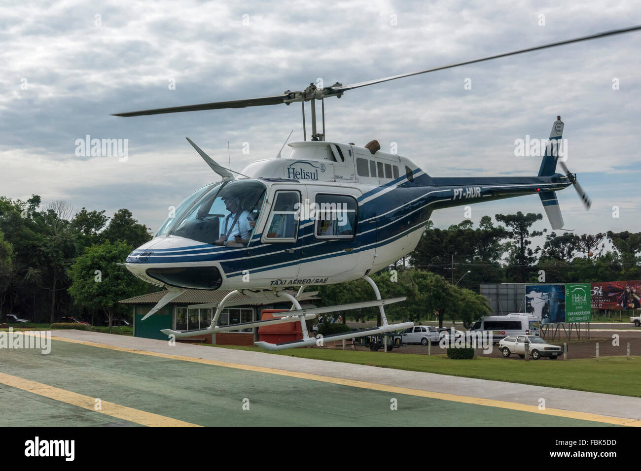 Décolle dans un hélicoptère Helisul de photographier les chutes, Foz do Iguaçu, Brésil Banque D'Images
