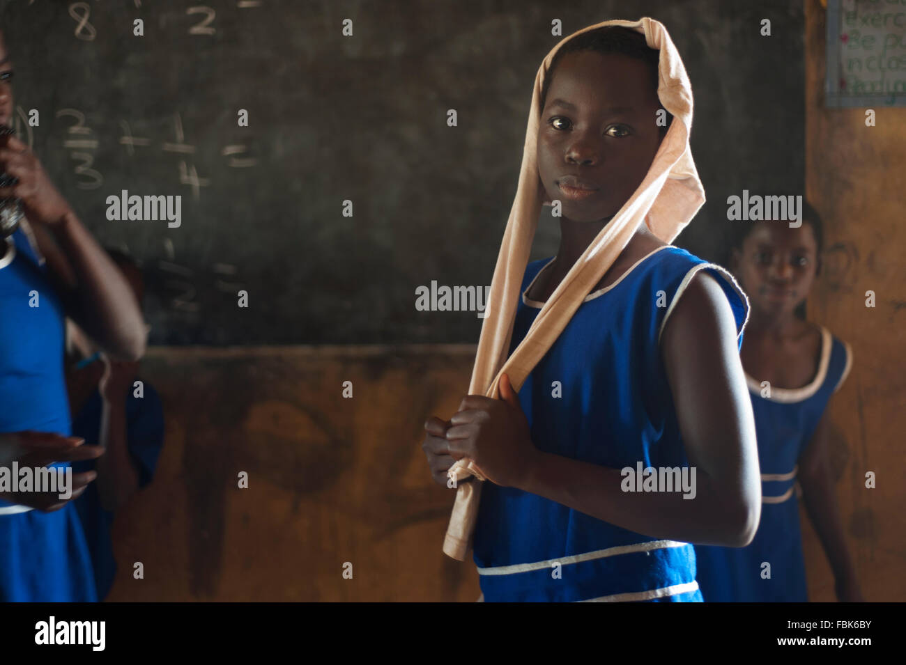 Portrait de fille à l'école locale au Ghana Banque D'Images