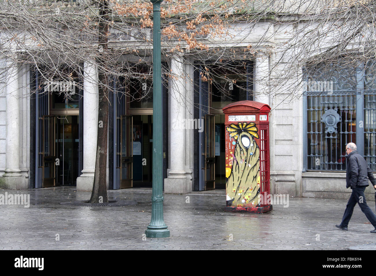 Street art sur une friche téléphone fort à la place de la liberté dans la ville portugaise Porto Banque D'Images