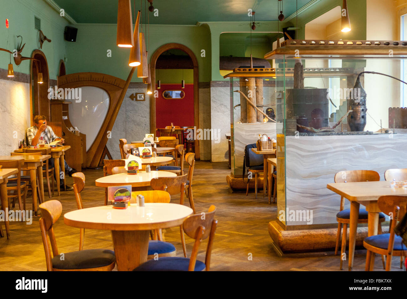 Café Bar à l'intérieur de Prague Palac Akropolis, Zizkov, Prague, République Tchèque Banque D'Images