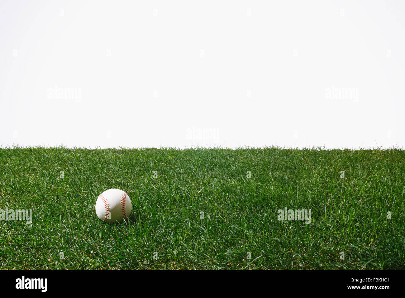 Balle de baseball sur l'herbe Banque D'Images