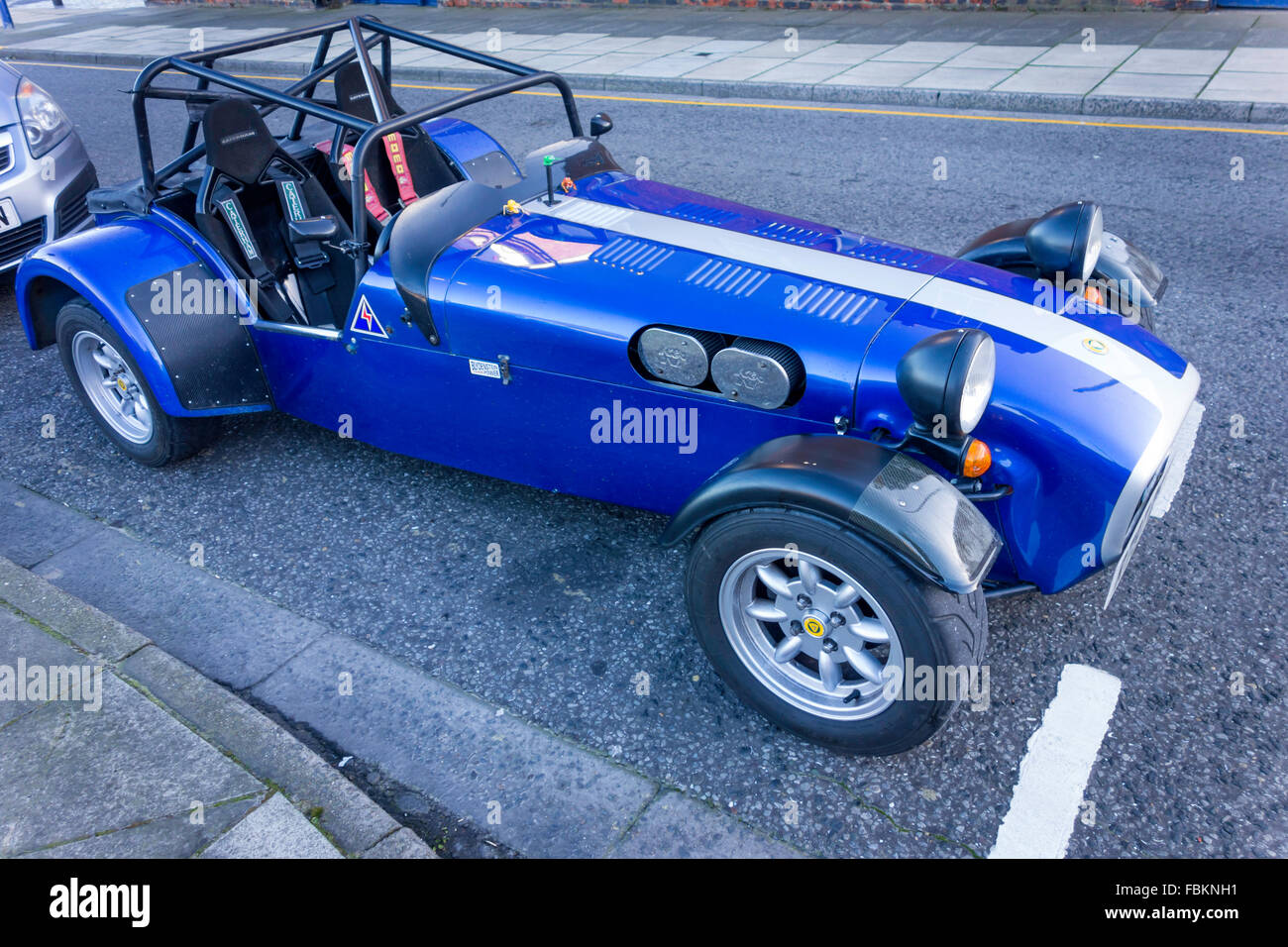 Un 1997 bleu enregistré 7 Caterham voiture de sport léger Banque D'Images