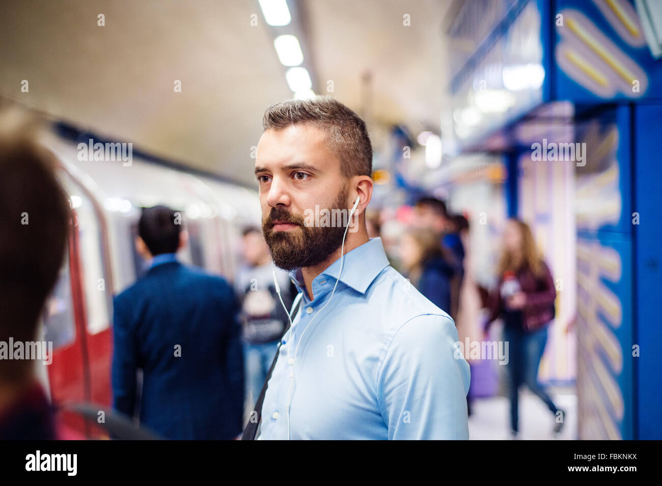 Jeune homme dans le métro Banque D'Images