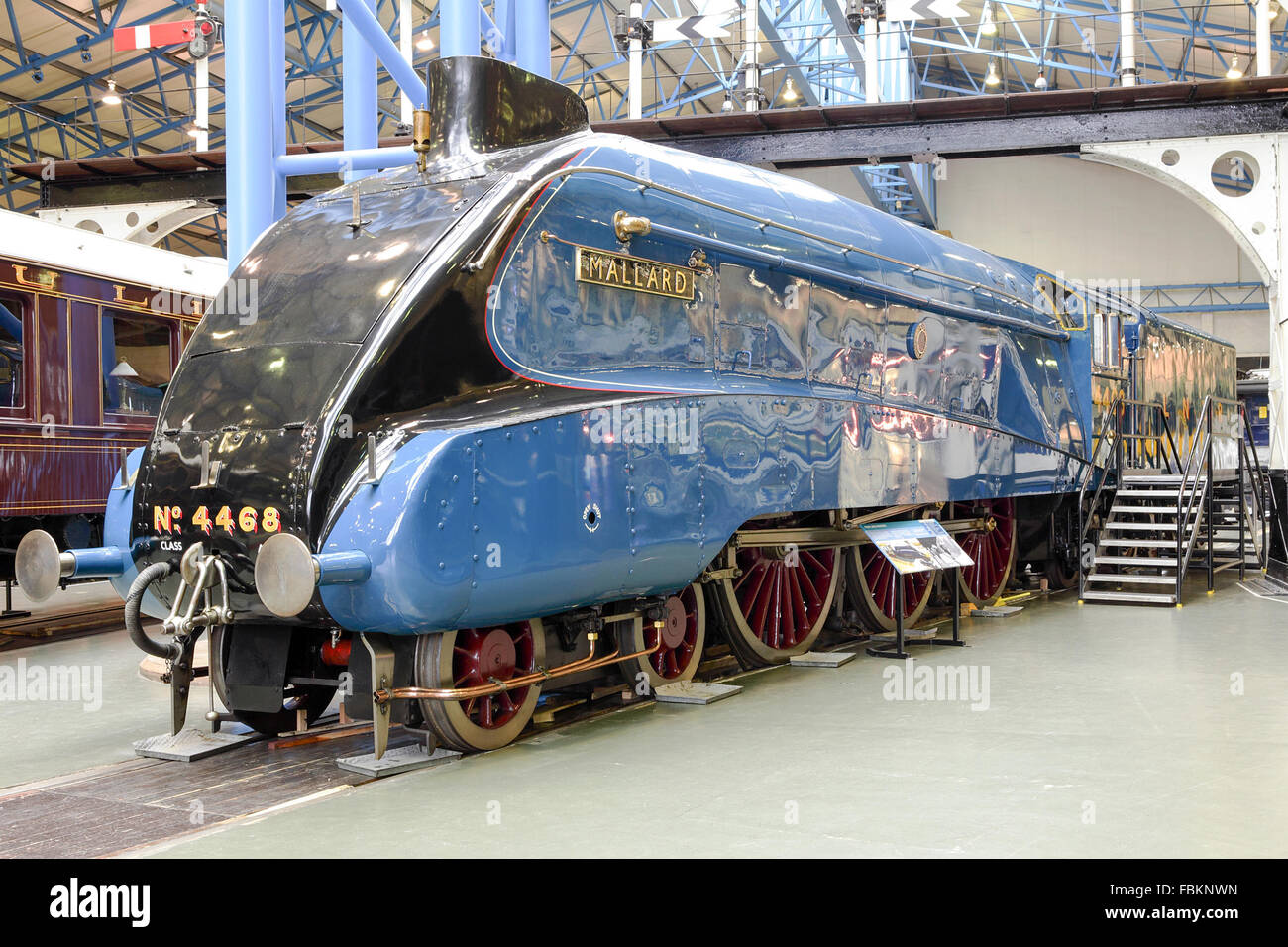 Droit de l'historique et célèbre canard colvert, moteur de fer et d'ingénierie passé me demande au National Railway Museum, York, Royaume-Uni. Banque D'Images