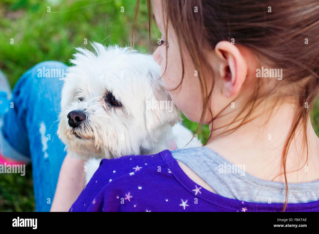 Girl holding dog Banque D'Images