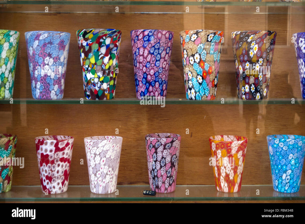 Sur l'écran en verre de Murano dans une vitrine à Venise, Italie Banque D'Images
