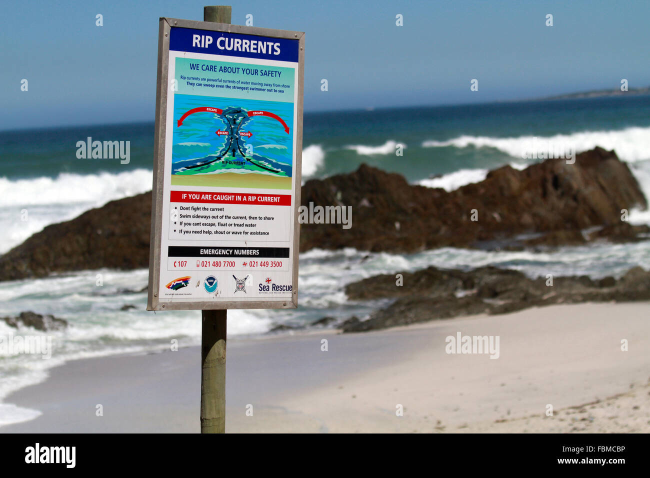 Méfiez-vous des courants de mise en garde sur Blouberg Beach, Cape Town, Afrique du Sud. Banque D'Images