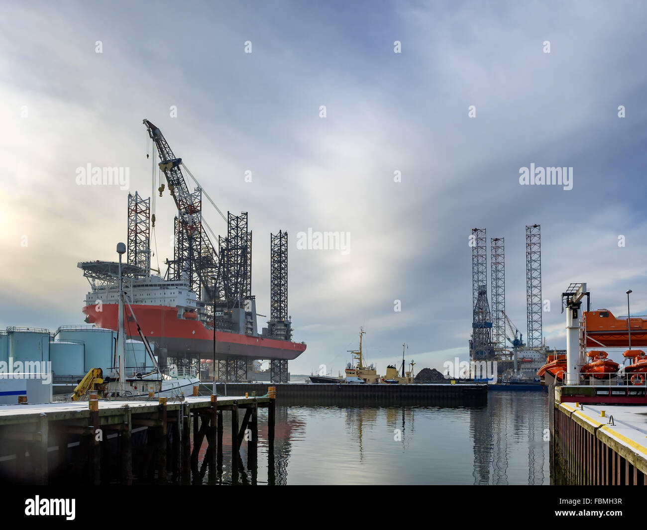Cric l'age avec six pattes à Esbjerg, Danemark port pétrolier Banque D'Images