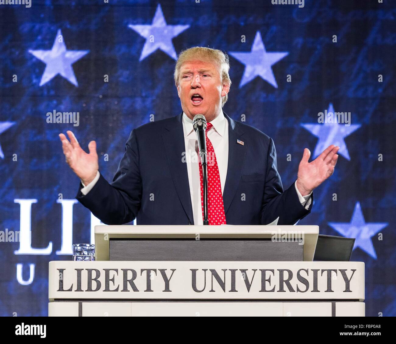 Lynchburg, Virginie, USA. 18 janvier, 2016. Donald Trump parlant @ Université Liberty Crédit : Mark East/Alamy Live News Banque D'Images