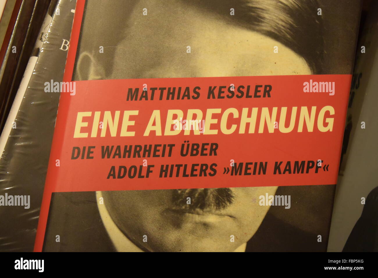 Couverture du livre 'Eine Abrechnung' de Matthias Kessler. Un commentaire critique du livre 'Mein Kampf' d'Adolf Hitler. Banque D'Images