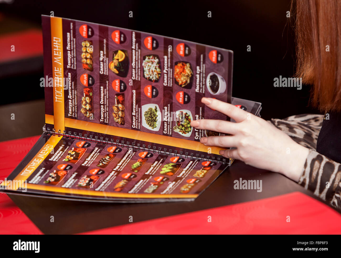 Ouvrir le menu d'un restaurant chinois Banque D'Images