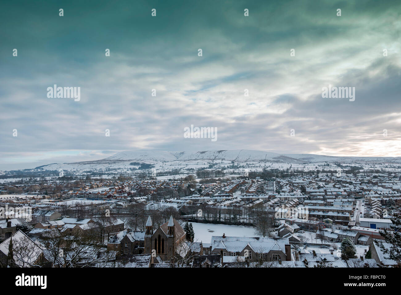 Scène d'hiver avec vue sur Clitheroe, Lancashire, UK Banque D'Images