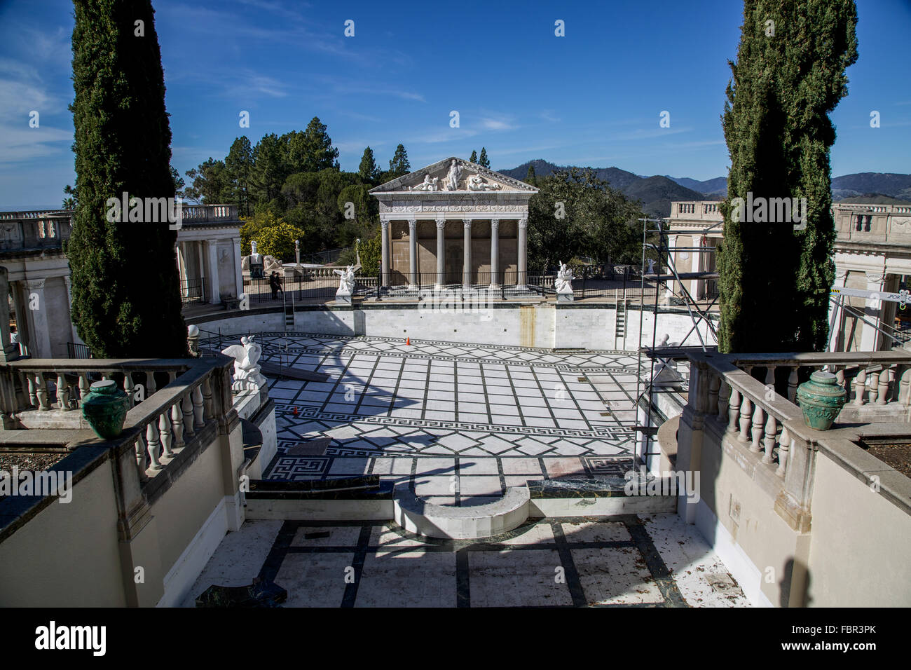La piscine de style gréco-romain, vide à Hearst Castle en Californie. Banque D'Images