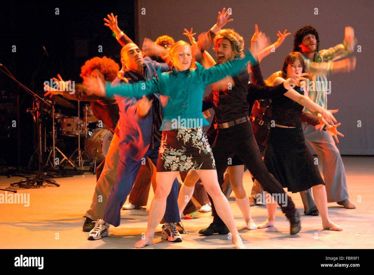 Szenenfoto Tanztheaterproduktion - 'Big à Bombay" (von Constanza Macras), Haus der Berliner Festspiele, Premiere am 22. Januar Banque D'Images