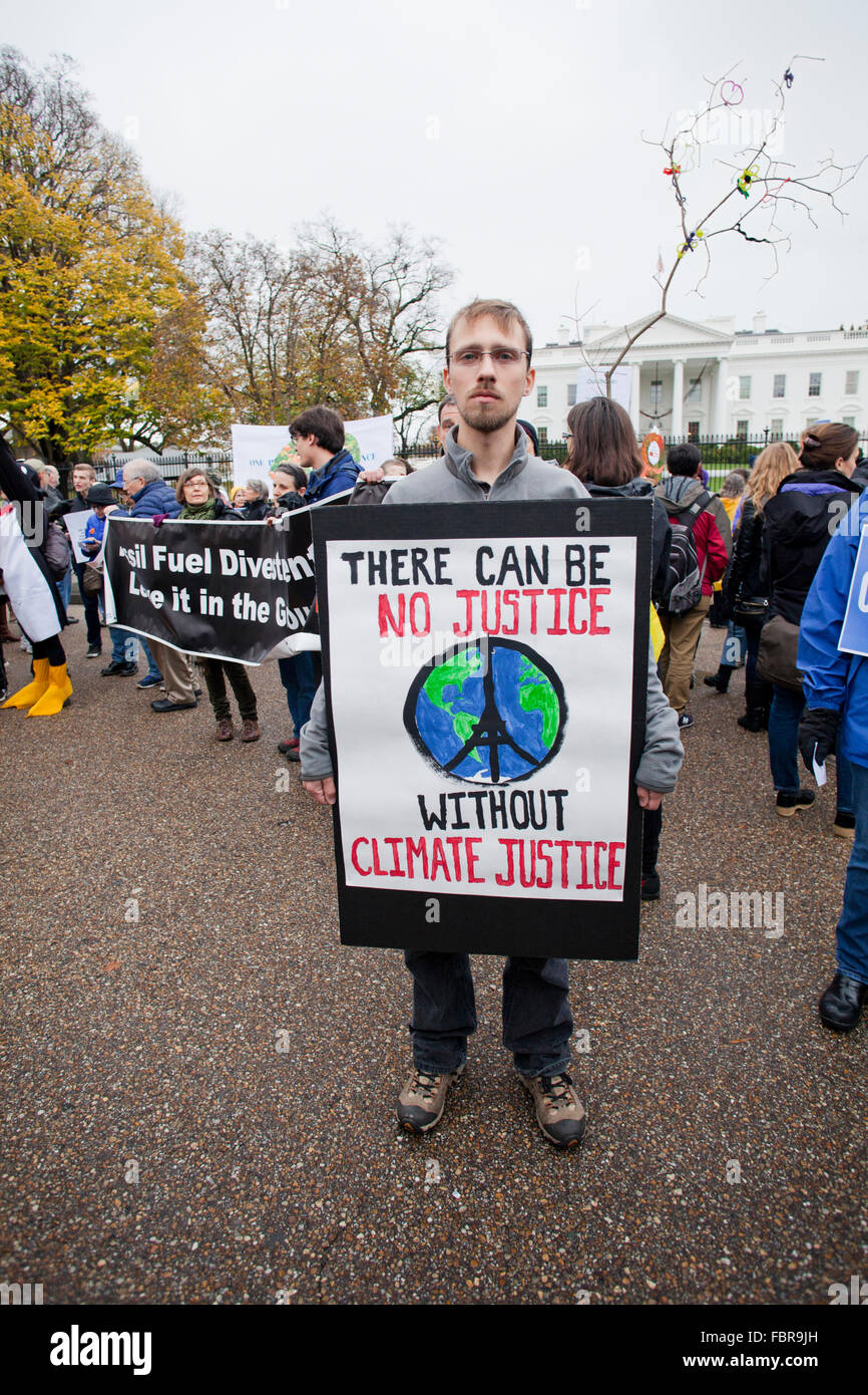 Novembre 21, 2015, Washington, DC USA : des militants de l'environnement manifestation devant la Maison Blanche Banque D'Images