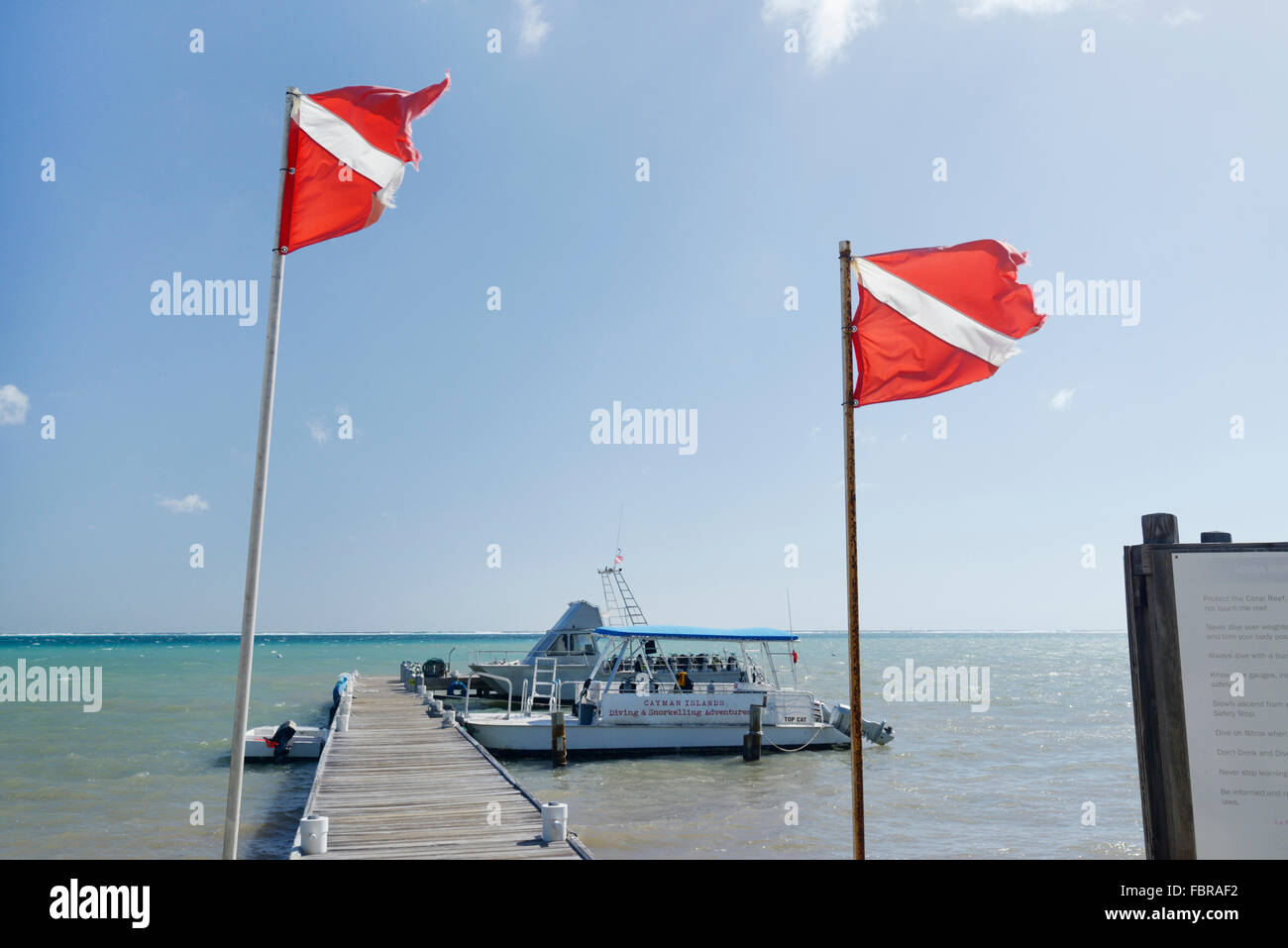 Bateaux de plongée océan amarré, frontières, East End, Grand Cayman Banque D'Images