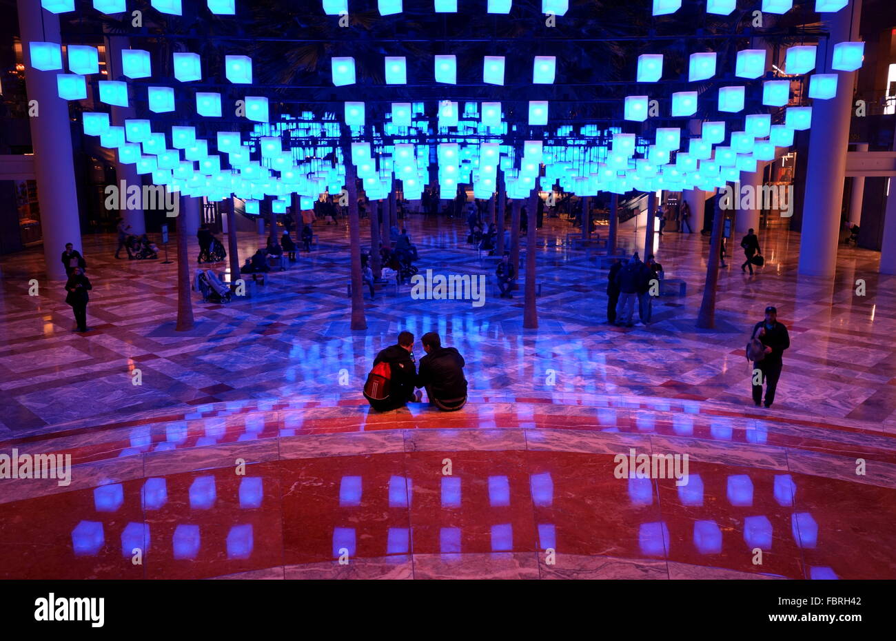 Luminaires - un affichage à l'éclairage spectaculaire le jardin d'hiver, Brookfield Place, New York City, New York Banque D'Images