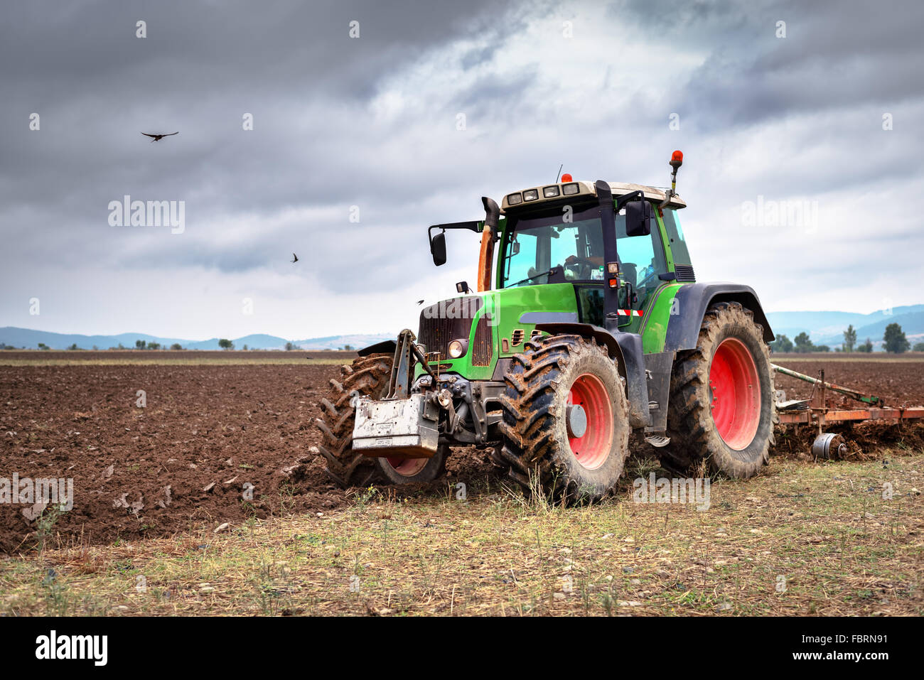 Karlovo, Bulgarie - Août 22th, 2015 : Le tracteur FENDT 716 Vario. Fendt est un fabricant allemand de tracteurs agricoles machines virtuelles Banque D'Images