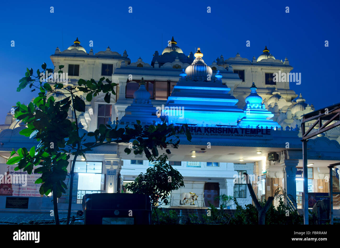 Voir d'ISKCON Temple pendant la nuit à Chennai, Tamil Nadu, Inde, Asie Banque D'Images