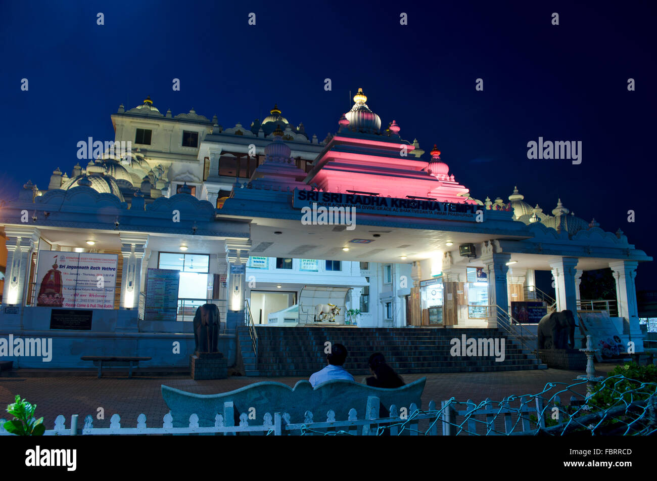Voir d'ISKCON Temple pendant la nuit à Chennai, Tamil Nadu, Inde, Asie Banque D'Images