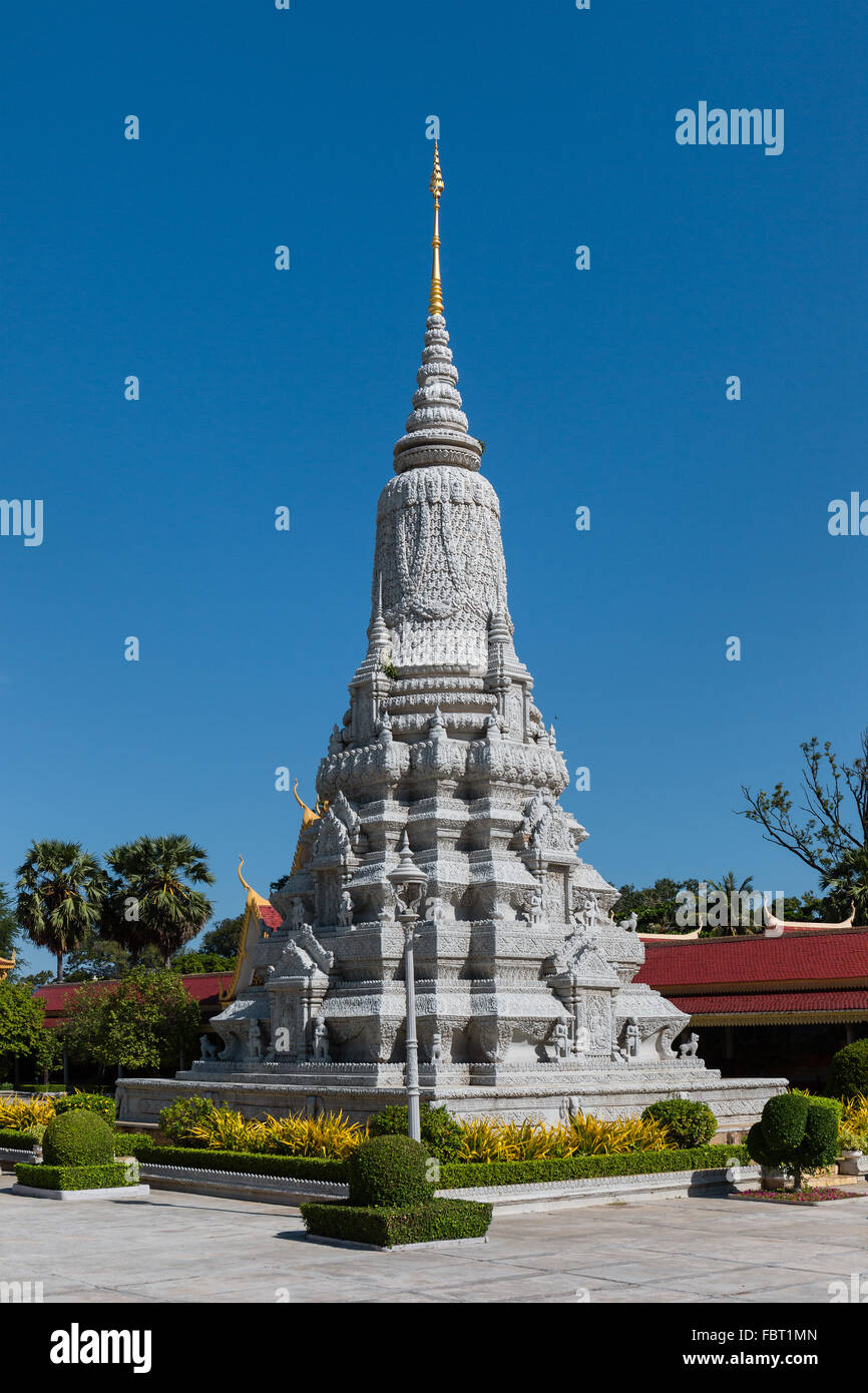 Le Roi Ang Duong de Stupa, Pagode d'argent complexes, Palais Royal, Phnom Penh, Cambodge Banque D'Images