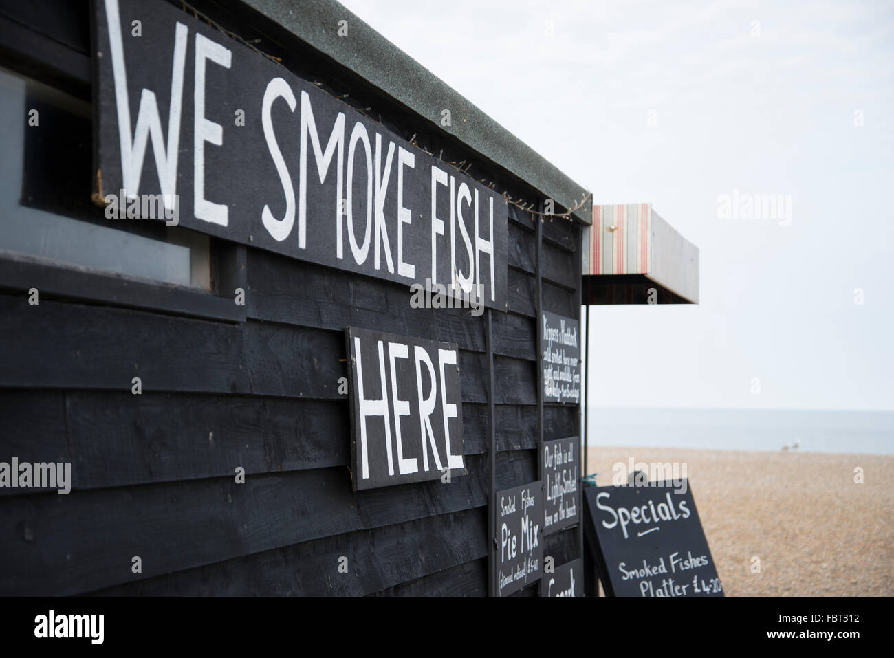 Abri de pêcheurs, Aldeburgh, dans le Suffolk. Banque D'Images