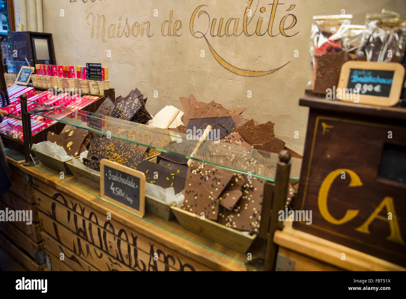 Le comptoir de Mathilde boutique de chocolat, Bruges Photo Stock - Alamy