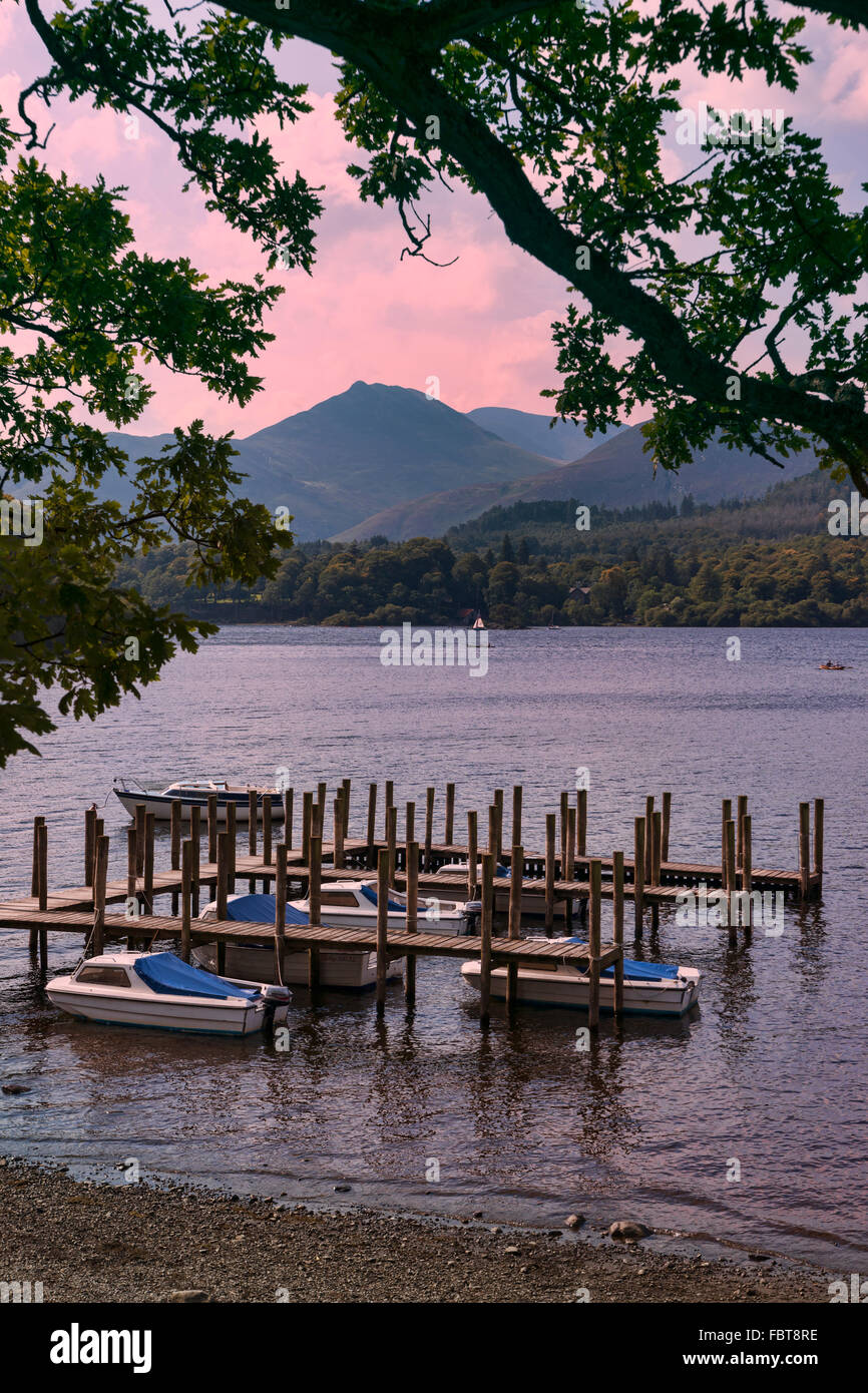 Soir sur Derwentwater, Keswick, Lake District, Cumbria, England, UK Nord Banque D'Images