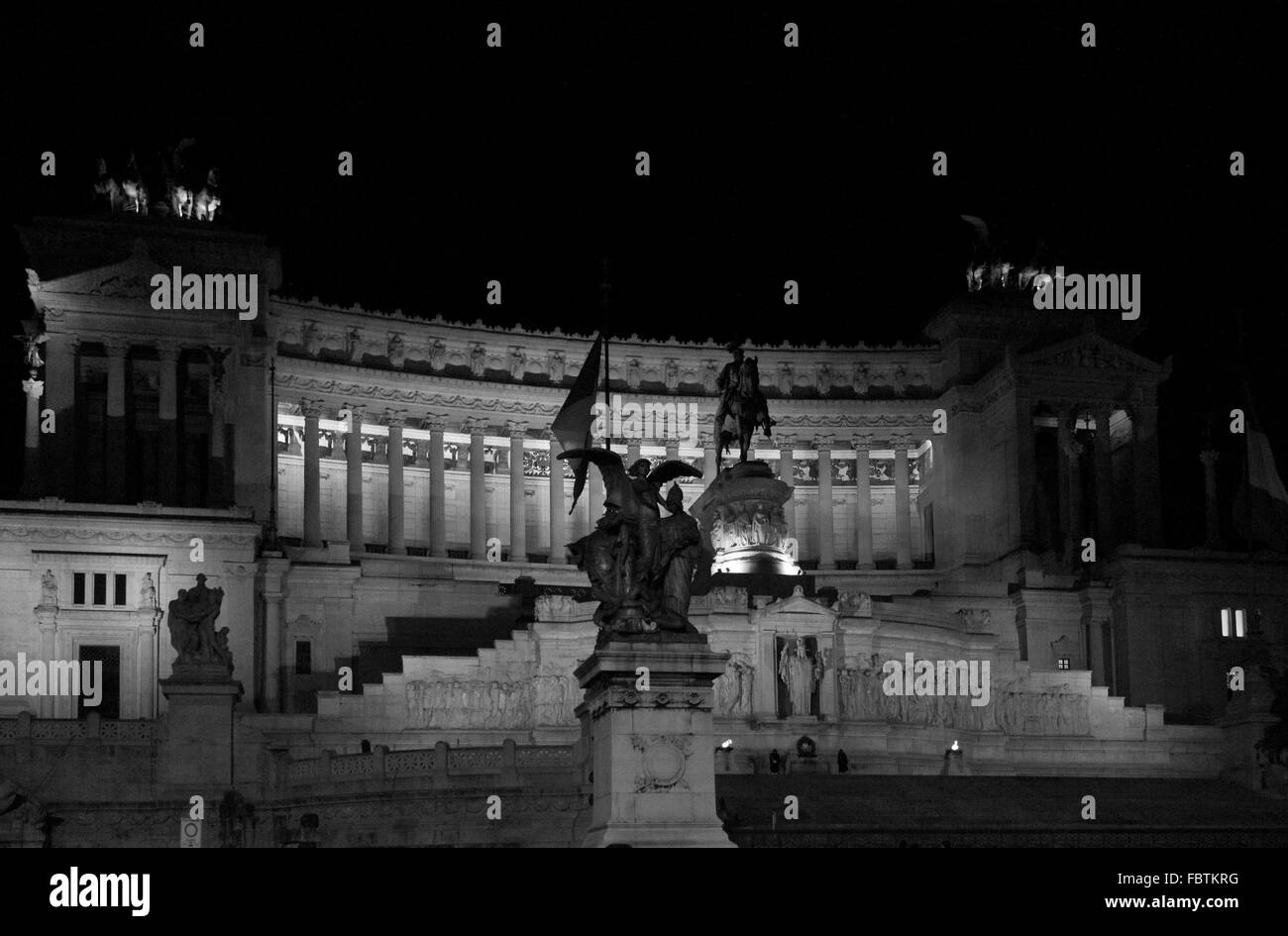 ROME, ITALIE - 30 décembre 2014 : l'autel de la patrie, également connu sous le nom de National Monument à Victor Emmanuel II, éclairé à n Banque D'Images