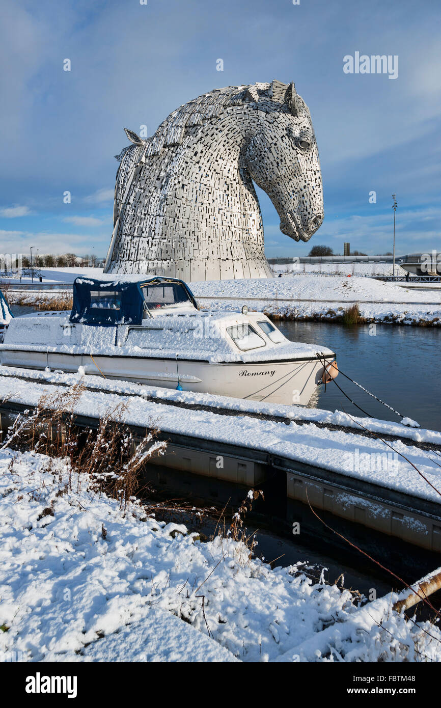 Kelpies en hiver la neige, Parc Helix, Falkirk, Ecosse, Royaume-Uni Banque D'Images