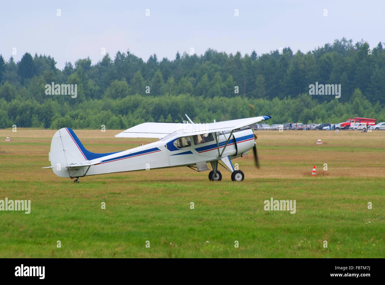 Yak-12 avion taxis pour le décollage Banque D'Images