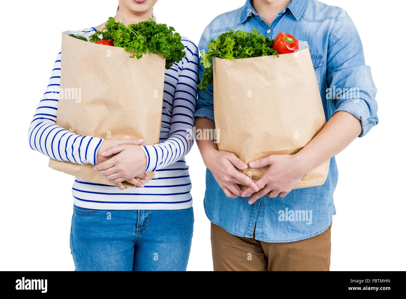 Mid section of couple holding grocery bags Banque D'Images