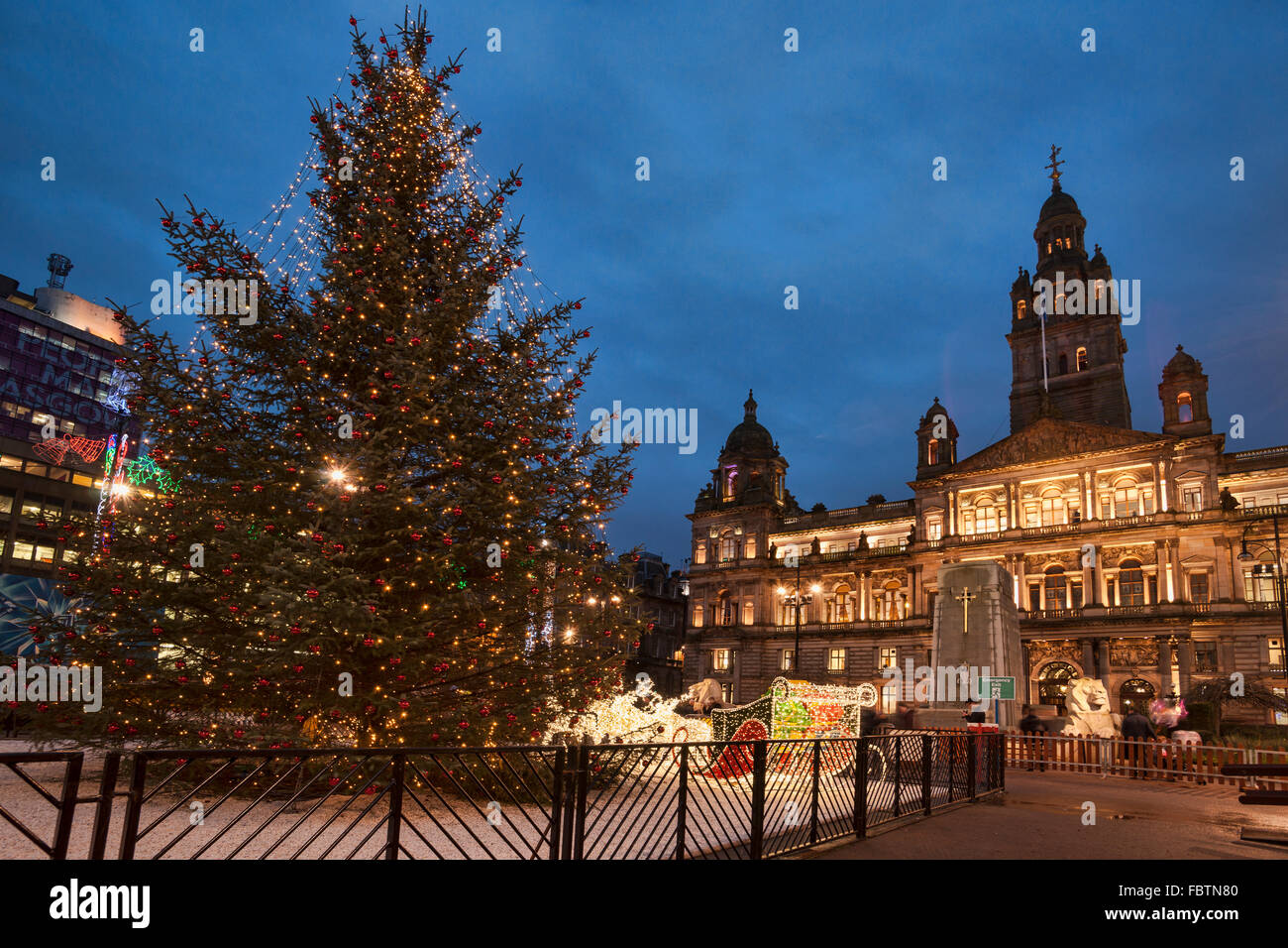 George Square, Glasgow City Chambers, lumières de Noël, Soirée, Ecosse, Royaume-Uni Banque D'Images