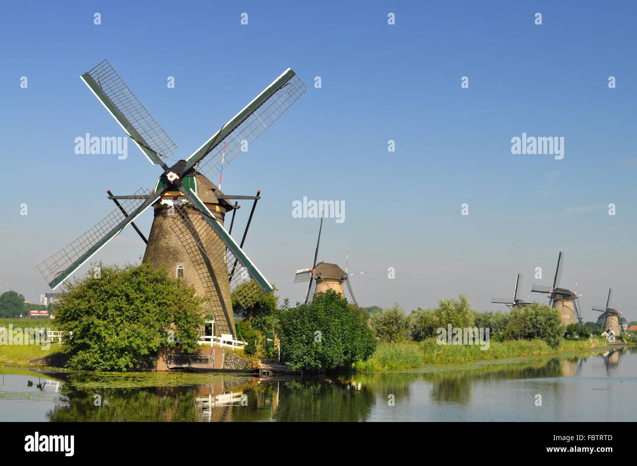Dutch mills sur une rivière Banque D'Images