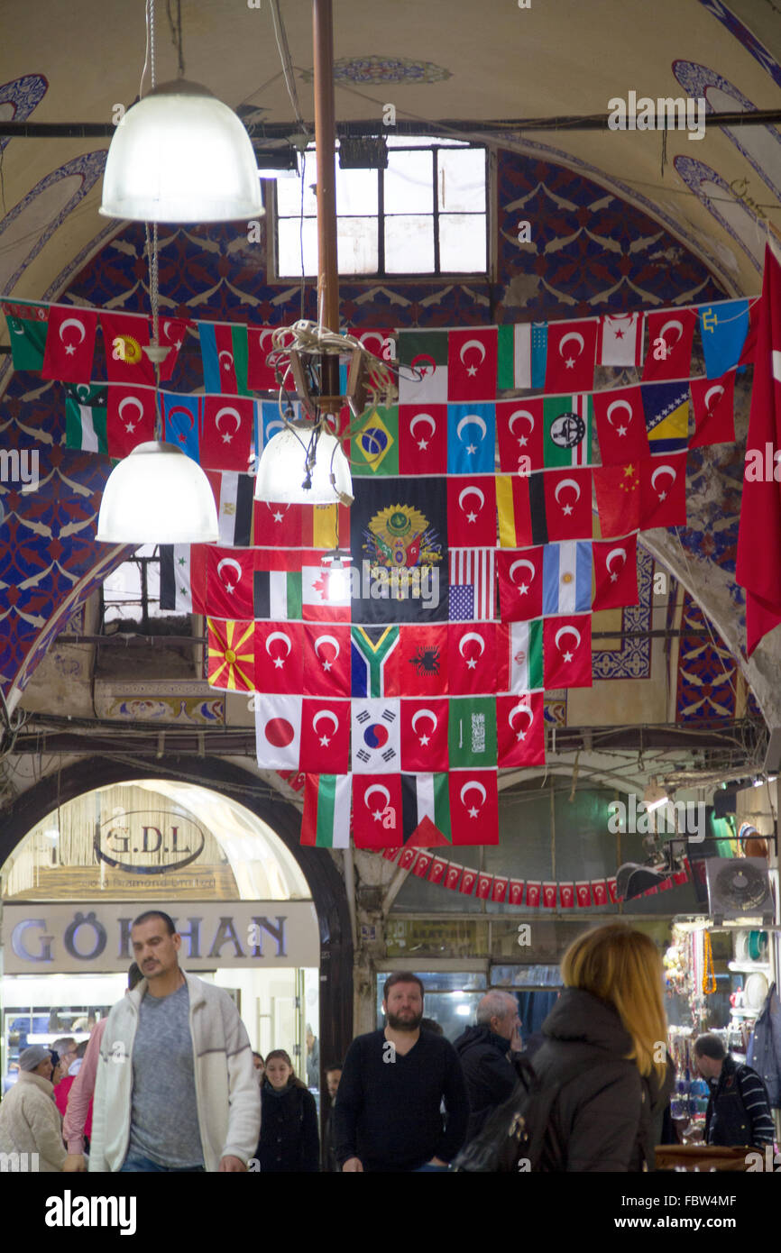 ISTANBUL, TURQUIE - 28 novembre 2015 : l'intérieur du Grand Bazar à Istanbul. Le 28 novembre 2015 à Istanbul, Turquie Banque D'Images