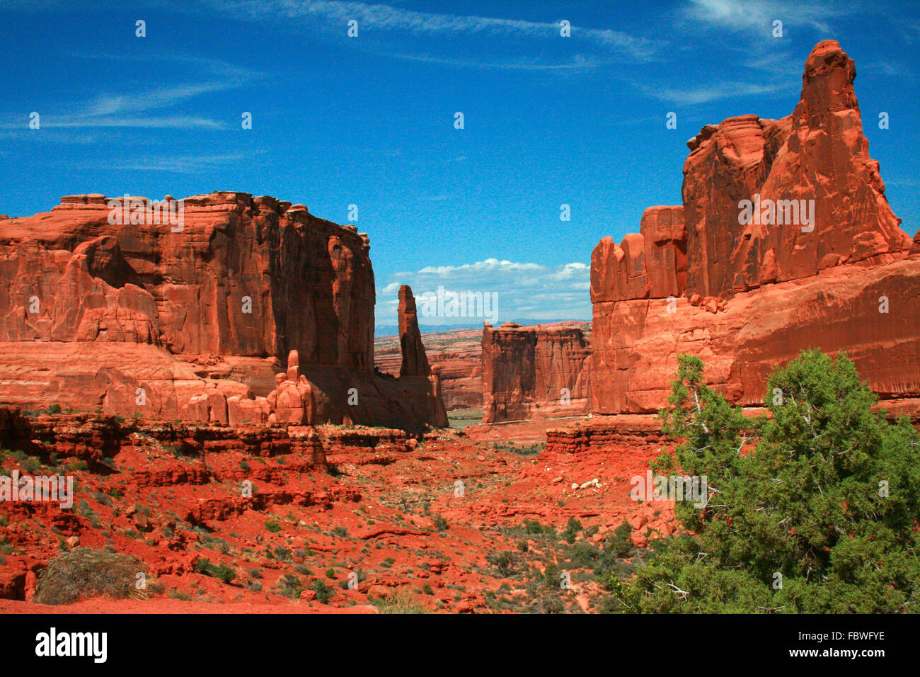 Park Avenue est sculptée dans des formations de roche rouge Entrada Sandstone dans Arches National Park Moab Utah, USA. Banque D'Images