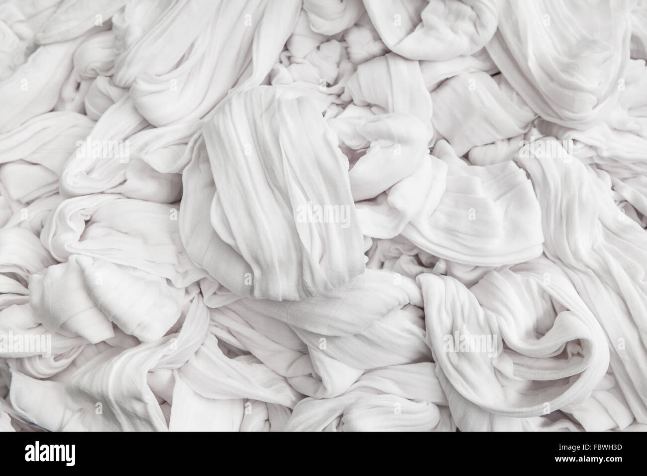 Chiffon en blanc humide surface texture background Banque D'Images